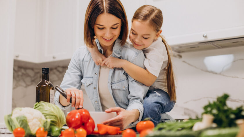 La Importancia de la Alimentación en los Niños: Cómo Complementarla con Juegos para Mejorar Hábitos Alimenticios»